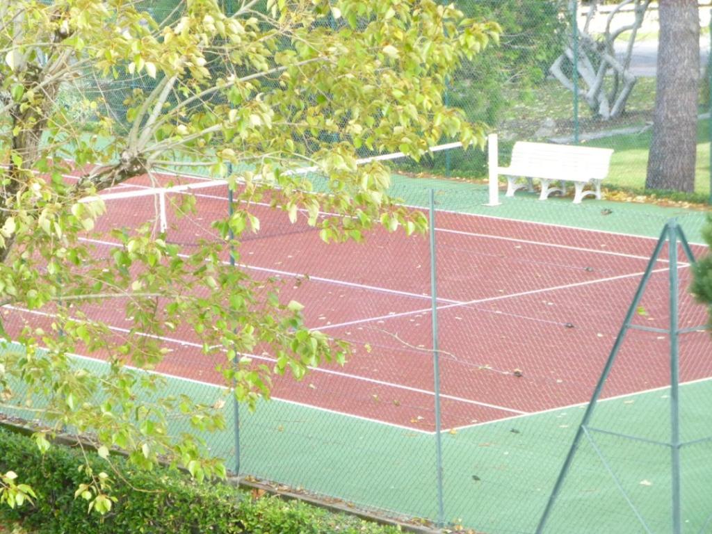 Maison Proche Plage Terrain De Tennis لو بولين المظهر الخارجي الصورة